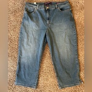 Gloria Vanderbilt Women's NEW Amanda Classic Rise Denim Capri Sz 16